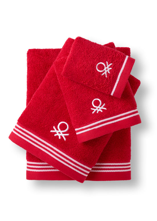 סדרת Classic Benetton , מגבות חלקות עם רקמת לוגו אלגנטית - אדום