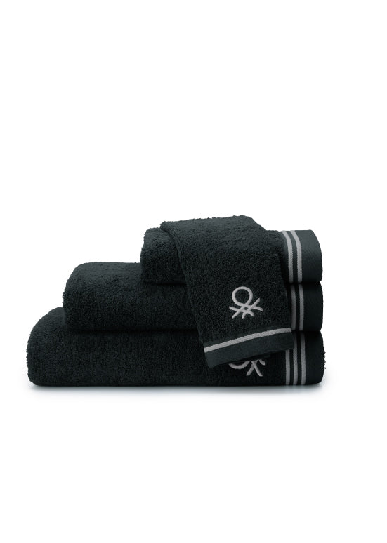 סדרת Classic Benetton , מגבות חלקות עם רקמת לוגו אלגנטית - שחור