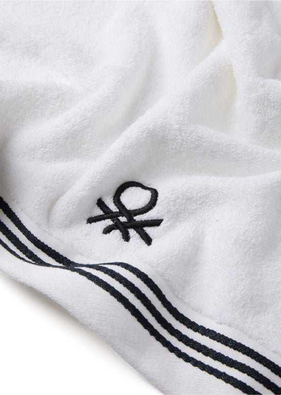 סדרת Classic Benetton , מגבות חלקות עם רקמת לוגו אלגנטית - לבן