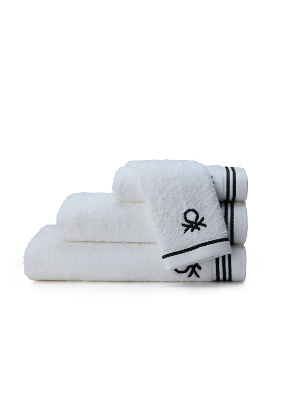 סדרת Classic Benetton , מגבות חלקות עם רקמת לוגו אלגנטית - לבן