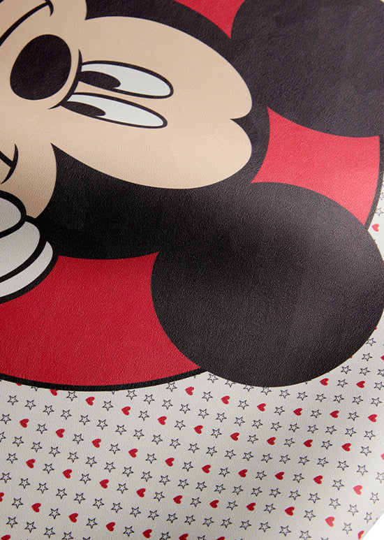 שטיחון רצפה, מיקי מחייך