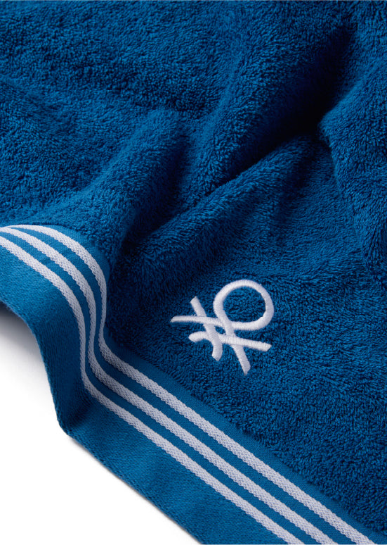 סדרת Classic Benetton , מגבות חלקות עם רקמת לוגו אלגנטית - כחול