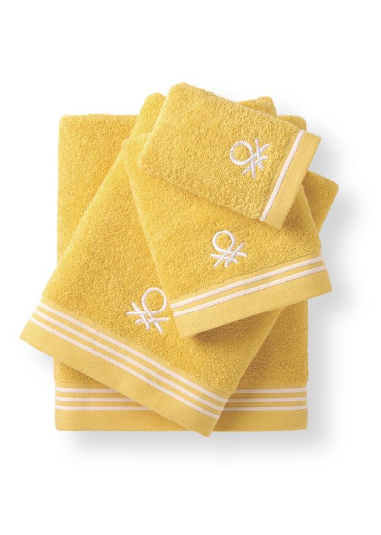 סדרת Classic Benetton , מגבות חלקות עם רקמת לוגו אלגנטית - צהוב