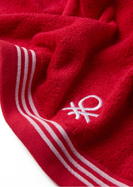 סדרת Classic Benetton , מגבות חלקות עם רקמת לוגו אלגנטית - אדום