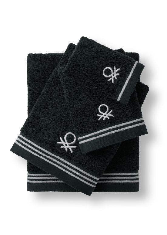 סדרת Classic Benetton , מגבות חלקות עם רקמת לוגו אלגנטית - שחור